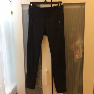 Lululemon 7/8 Luxtreme & mesh leggings size 6